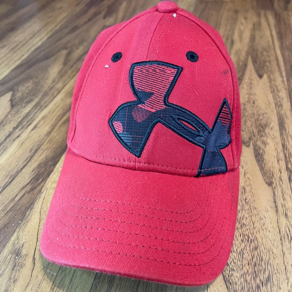 Under Armour Youth Hat Red Camo Logo Baseball Cap Stretch Fit SM/MD Performance